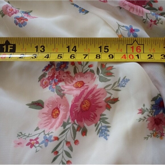 Knitworks Beige Floral Boho Flowy Top Size Medium - Picture 9 of 9